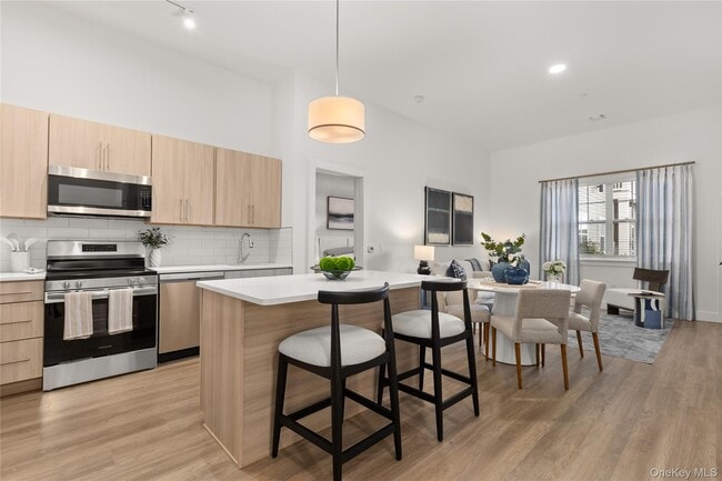 Building Photo - 4180 Sunrise Hwy