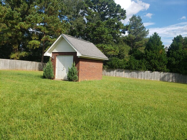 Building Photo - Windsor Trace Subdivision!