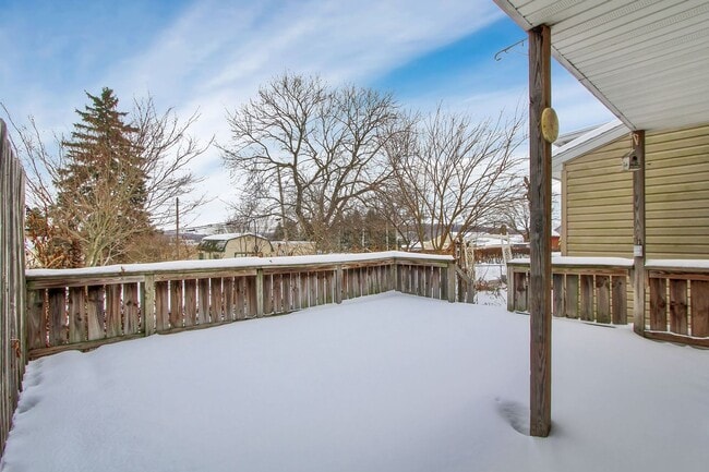 Building Photo - Bright 4 Bedroom, 2.5 Bath Home in Northeastern Schools!