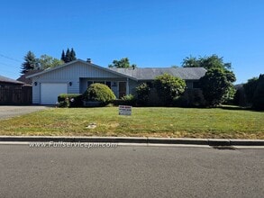 Building Photo - Home sweet home-You need to check this wonderful home out!!