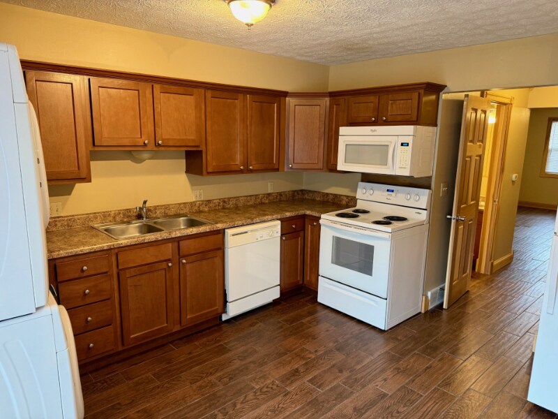 Building Photo - 1616 Spring Valley Dr