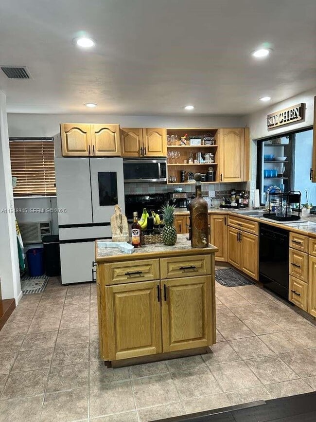 Building Photo - 2827 McKinley St