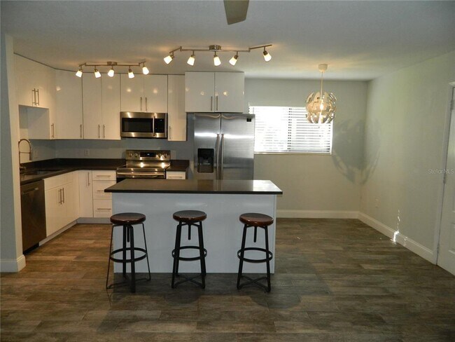 Building Photo - 2369 Oak Park Way