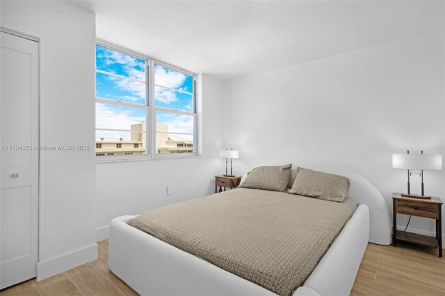 Building Photo - 5701 Collins Ave