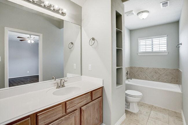 Building Photo - 8908 Minola Oaks Dr