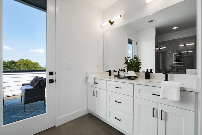 Building Photo - 1806 Lischey Ave