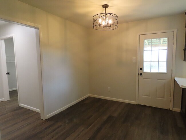 Building Photo - Spacious 4-Bedroom Home in Whitehouse ISD – Pet-Friendly with Large Fenced Yard! Bonus: Lawncare ...