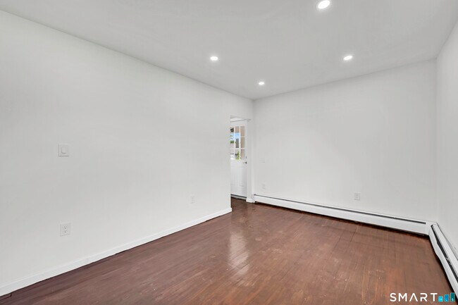 Building Photo - 54 Overlook Ave