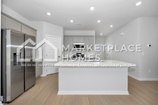 Building Photo - 14773 Mountain Strm Dr