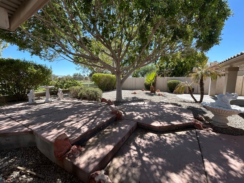 Building Photo - 7709 W Wahalla Ln