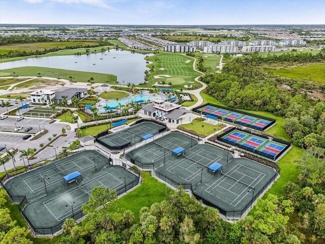 Building Photo - 12320 Wellen Golf St