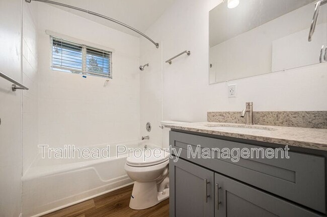 Building Photo - 8316 Robinson St