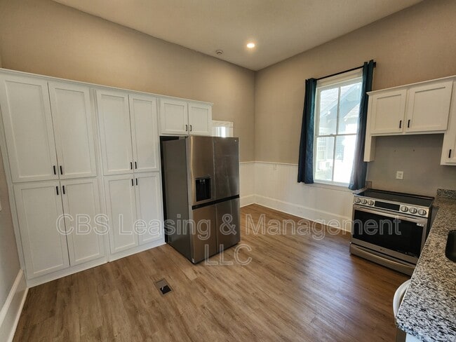 Building Photo - 2908 10th Ave