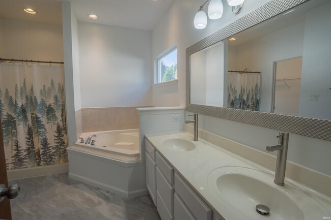 Building Photo - 2706 Grosbeak Ln