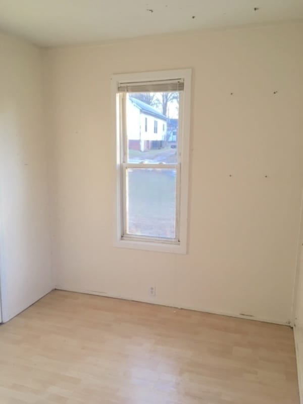 Building Photo - 906 Oval St