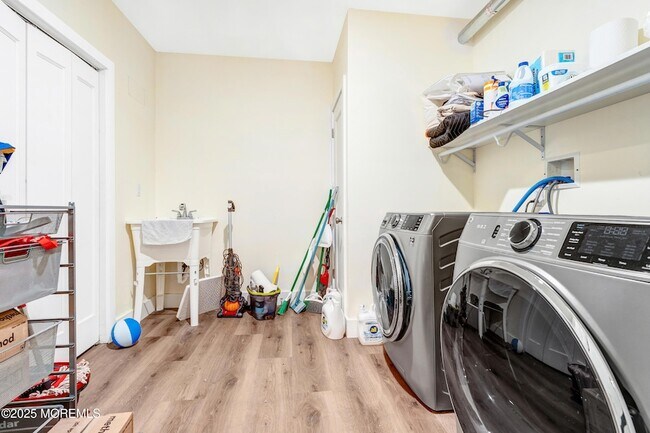 Building Photo - 450 Wells Ave