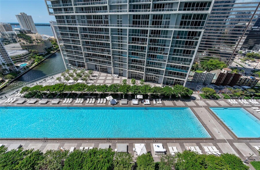 Building Photo - 475 Brickell Ave