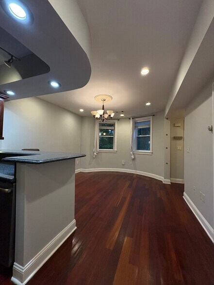 Primary Photo - 106 E Brookline St