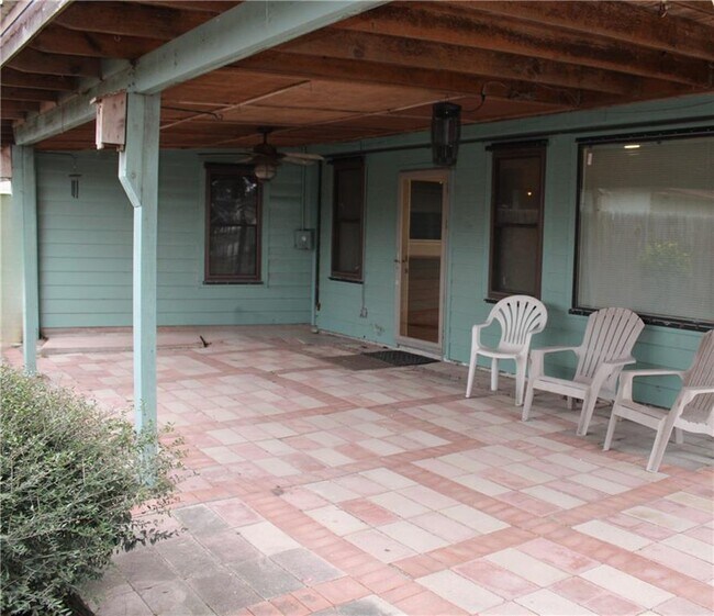 Building Photo - 740 Santa Clara Dr