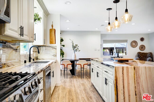 Building Photo - 5630 Gentry Ave