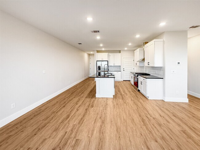 Building Photo - 5607 Mobeetie Lp