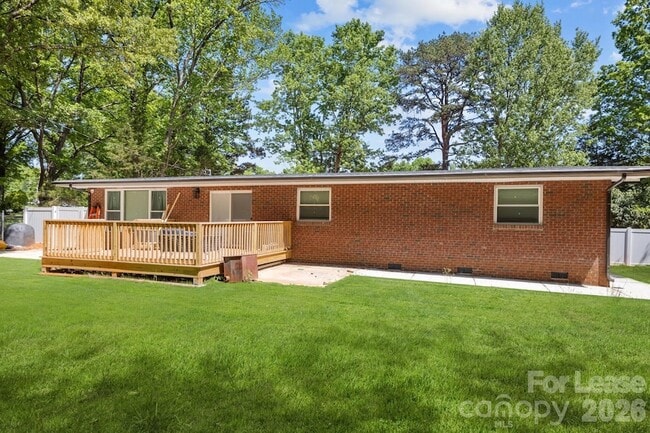 Building Photo - 8609 Cedarbrook Dr