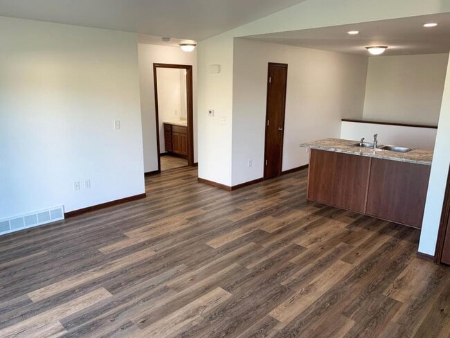 Building Photo - 7112 Brehm St