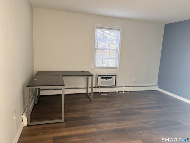 Building Photo - 5 Grandview Dr