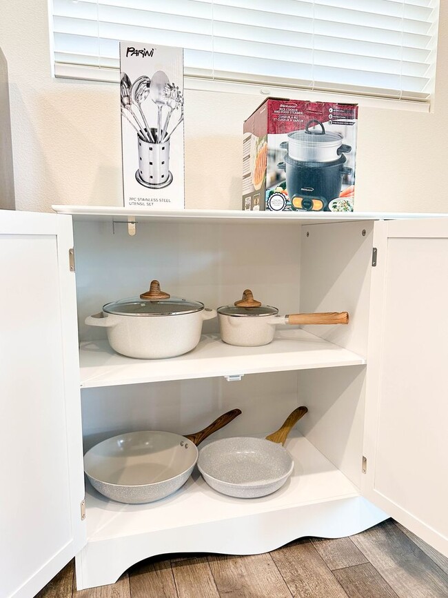 Building Photo - COMING SOON! * RARE OPPORTUNITY * SENIOR (55+) ROOM FOR RENT IN PRISTINE GATED COMMUNITY IN MENIFEE!