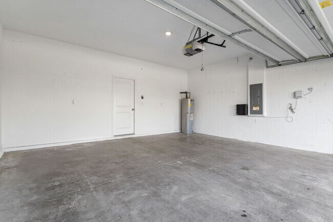 Building Photo - 3 bedroom, 2.5 bath, 2 car garage Home in ...