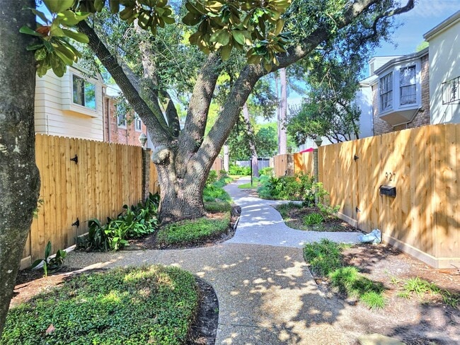 Building Photo - 933 Wax Myrtle Ln