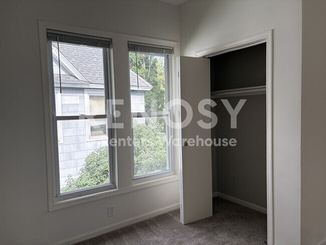 Building Photo - 708 Randolph Ave