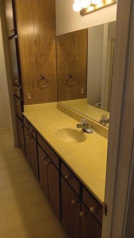 Building Photo - 1918 US-259