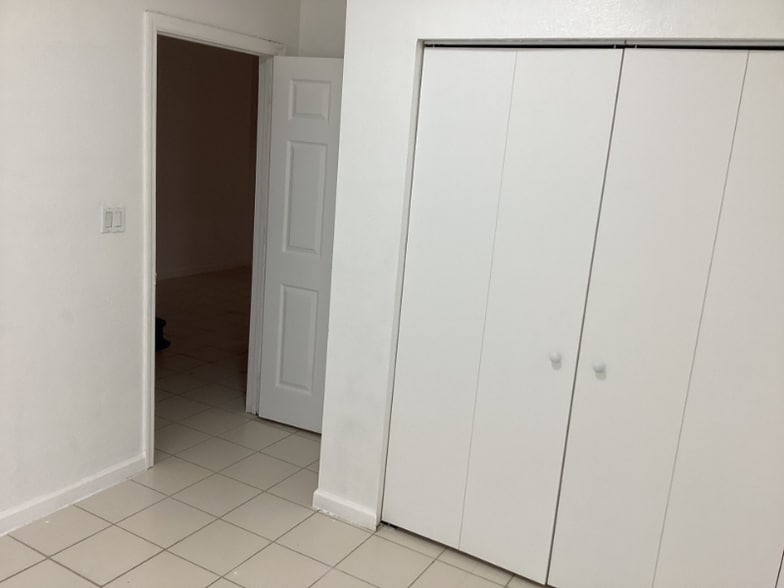 Building Photo - 2736 SE 15th Rd