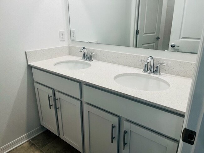 Building Photo - 1910 Birnham Wood Bnd