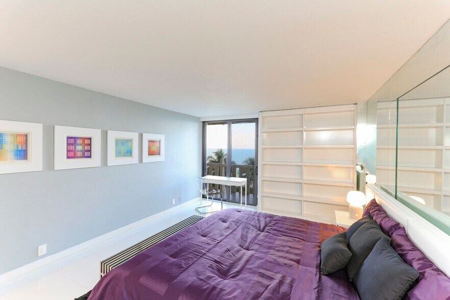 Master Bedroom - 1111 Crandon Blvd
