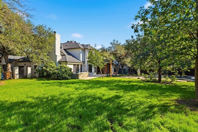 Building Photo - 1213 Grosvener Ct