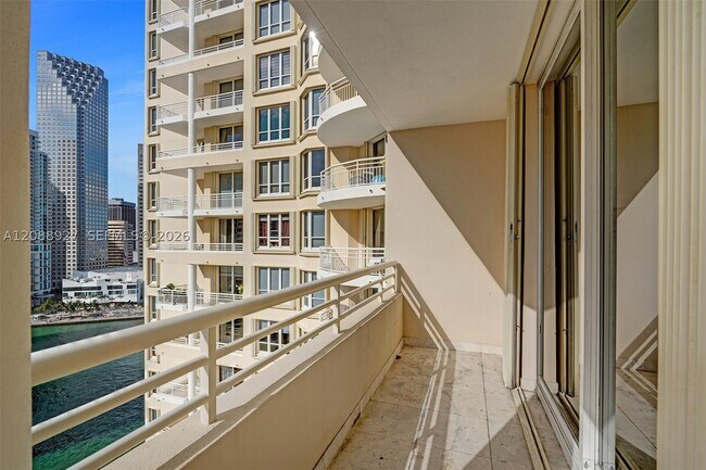 Building Photo - 888 Brickell Key Dr