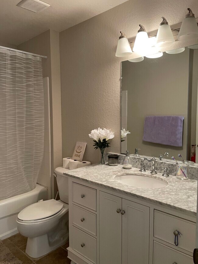 Building Photo - 8821 Manor Loop