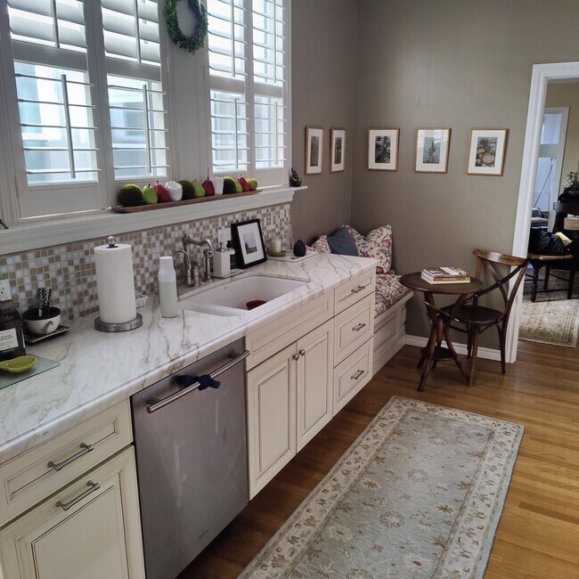 Kitchen - 35 Cervantes Blvd