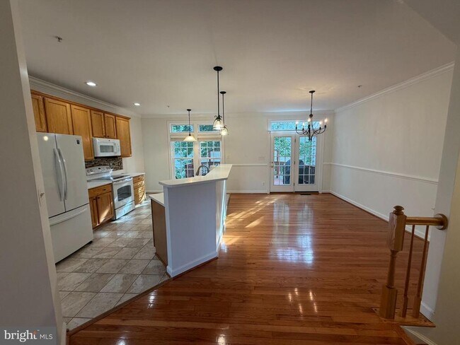 Building Photo - 10631 Sandown Way