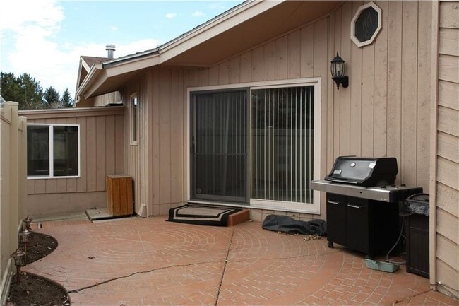 Building Photo - Massive 4 Bedroom 3 bath home