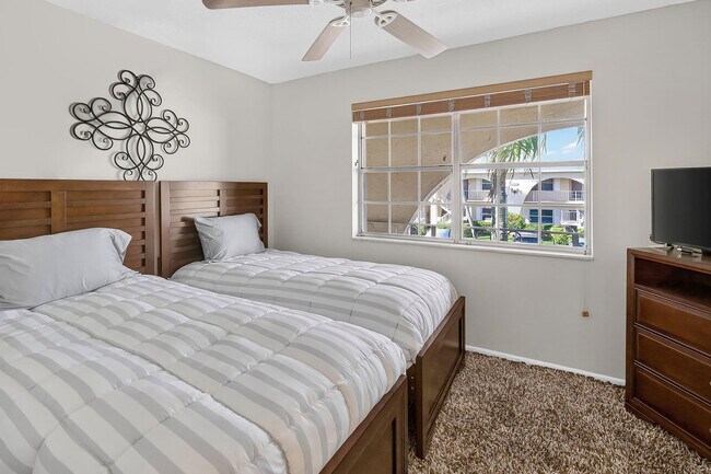 Building Photo - 13765 Flora Pl