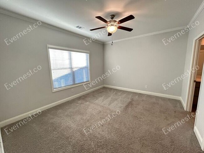 Building Photo - Spacious 3 Bed, 2.5 Bath Home with Modern Amenities / Available Soon!