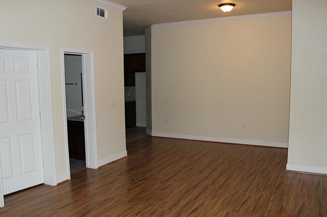 Building Photo - 10102 Neuens Rd