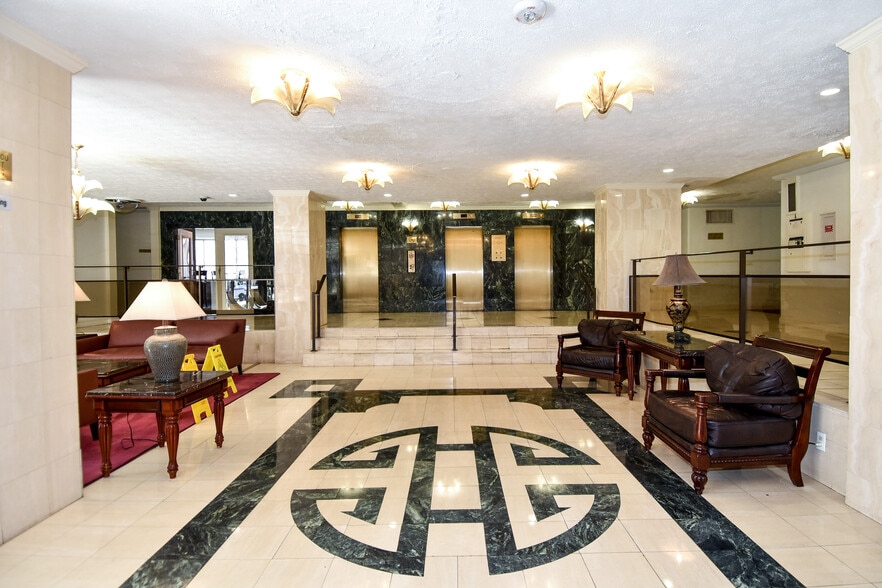 building lobby - 1111 Arlington