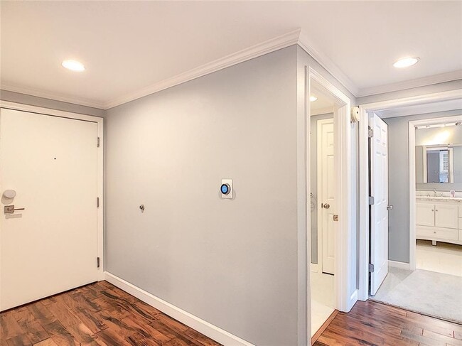 Building Photo - 322 E Central Blvd