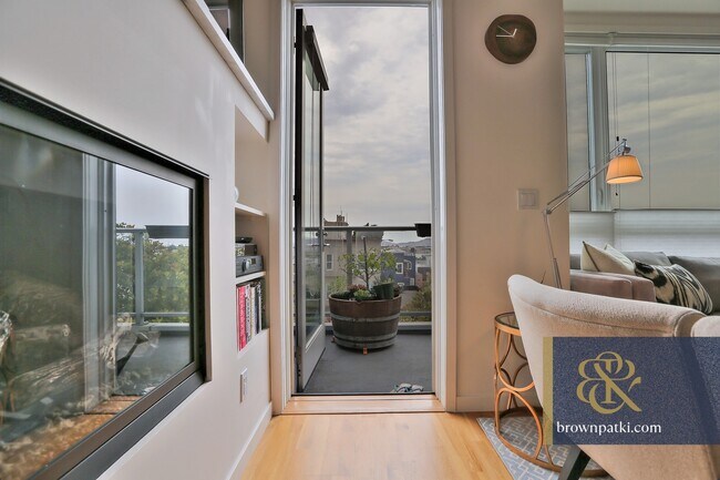 Building Photo - 3190 Scott St