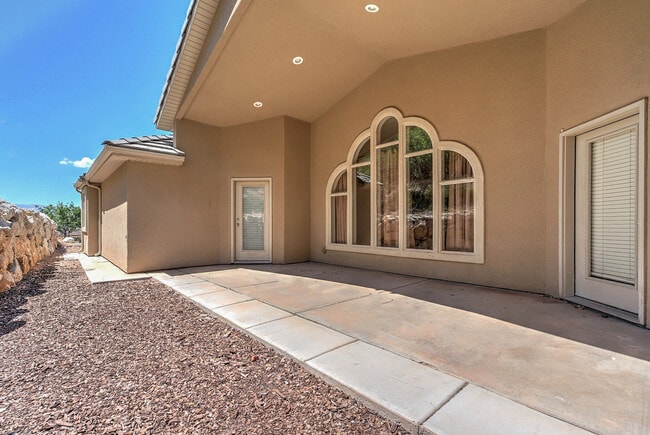 Building Photo - 3 Bedroom Plus Office in The Knolls at Little Valley