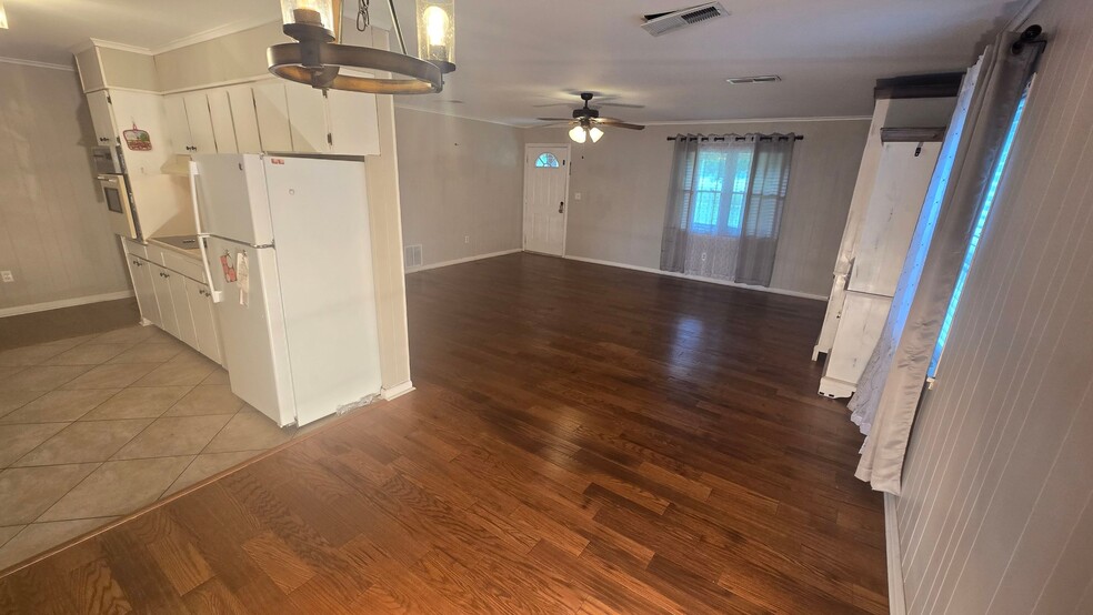 Livingroom - 868 steiner rd